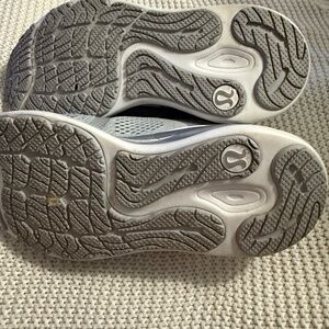 Lululemon Blissfeel 2 Running Shoes Women’s 7.5 Silver Gray